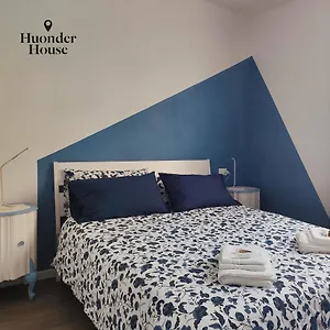 Holiday home Huonder House